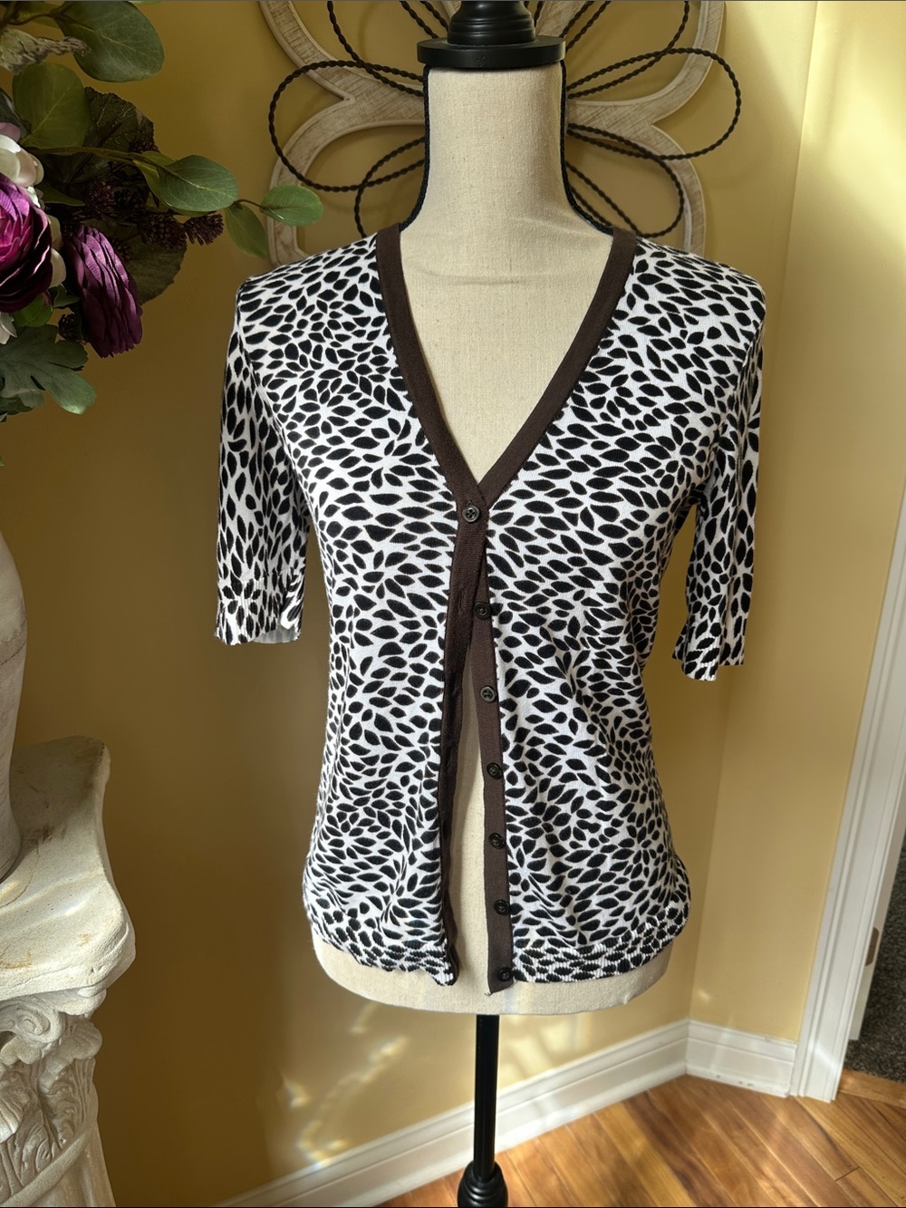 Ann Taylor Black & White Leaf-Print V-Neck Cardigan with Brown Trim